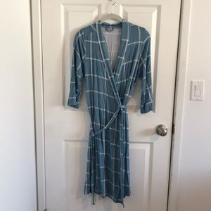 Robe. Knee length. Half sleeve.
